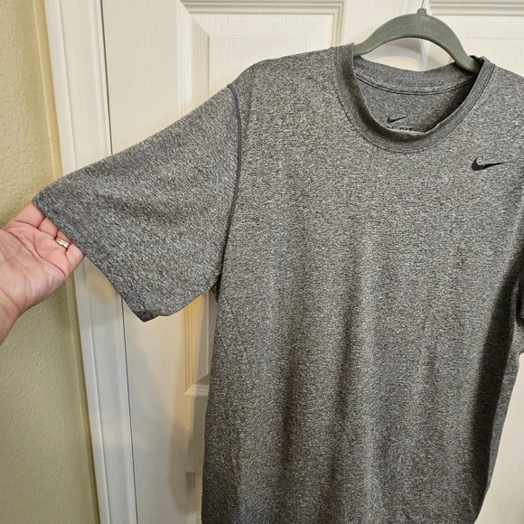Nike Men’s Large Grey Dri-Fit Athletic Shirt – 100% Polyester Stretch Tee - Picture 4 of 9
